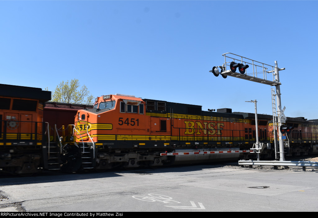 BNSF 5451